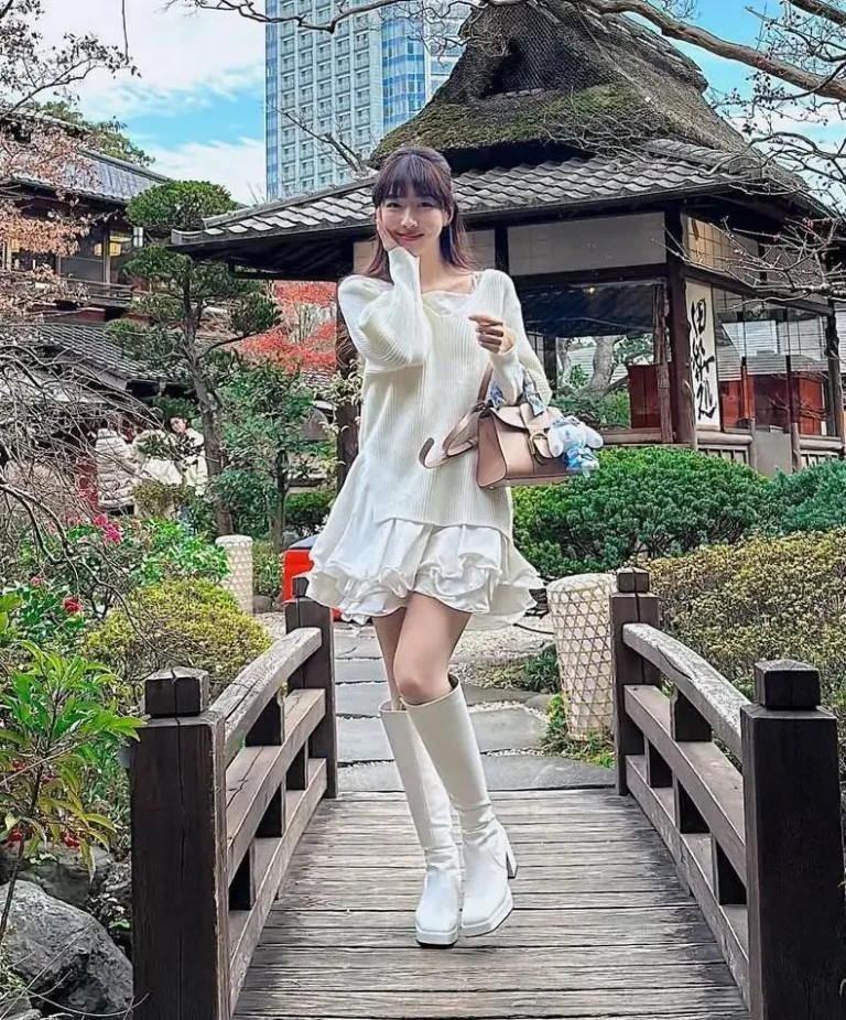 5 OOTD Liburan ke Luar Negeri ala Sunny Dahye, Santai tapi Tetap Chic!